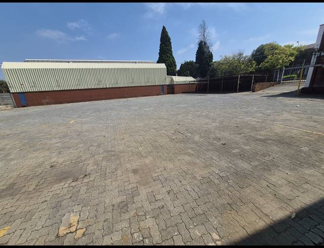 1,027M² WAREHOUSE TO LET IN BENROSE